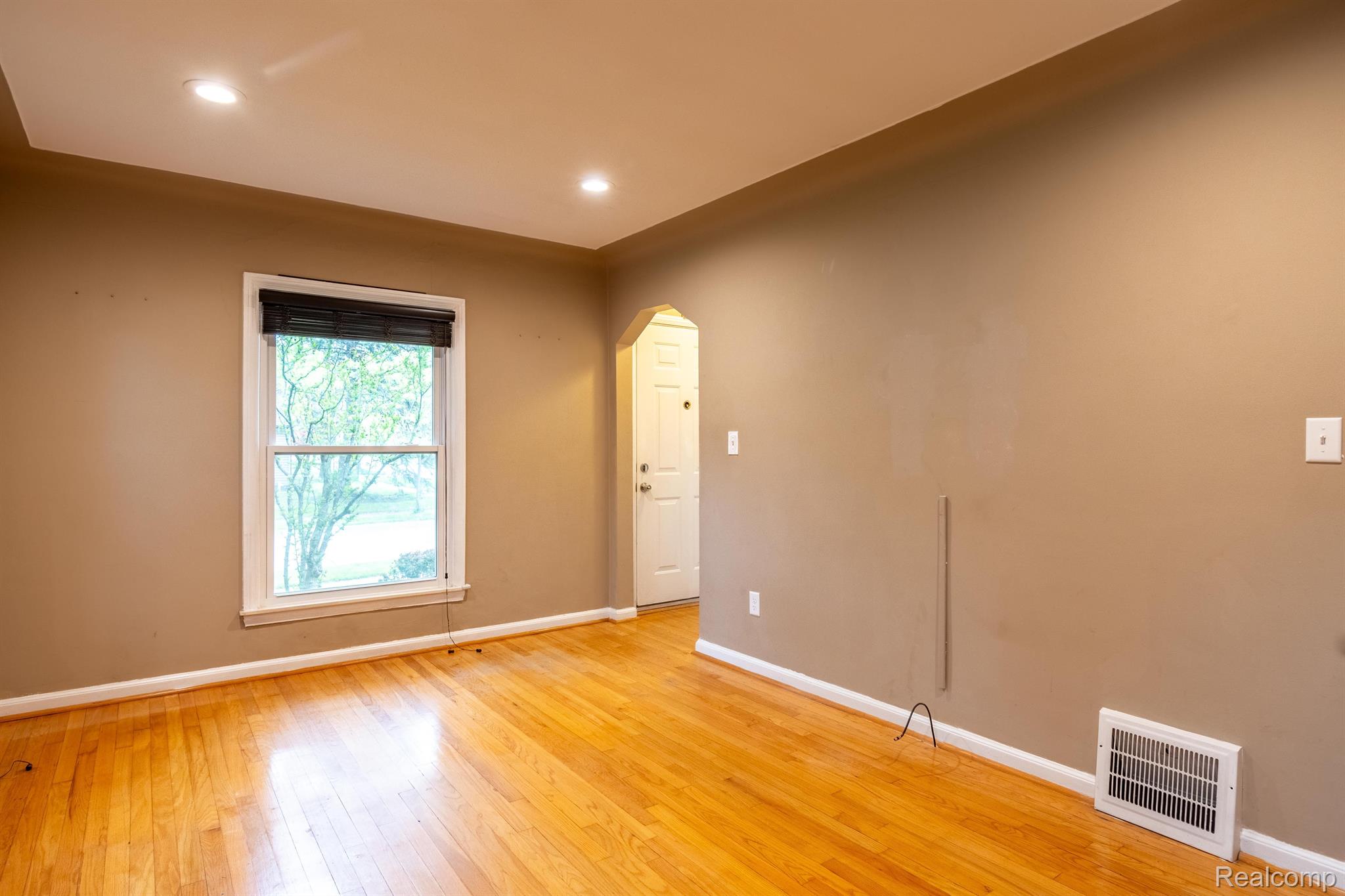 2119 Columbia Road Berkley, MI 48072 - Photo 6 of 39 Gallery Image 6