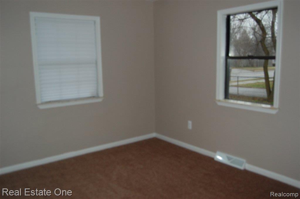21055 Inkster Road Farmington, MI 48336 - Photo 8 of 14 DSC_0119.JPG