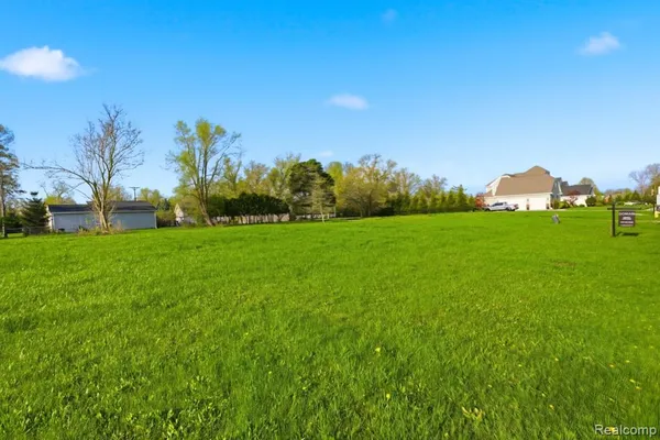 $99,000 | 21 Potowatomi Drive, Grosse Ile, MI 48138