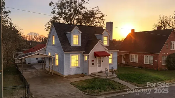 $249,900 | 323 4th St Place Southwest, Hickory, NC 28602