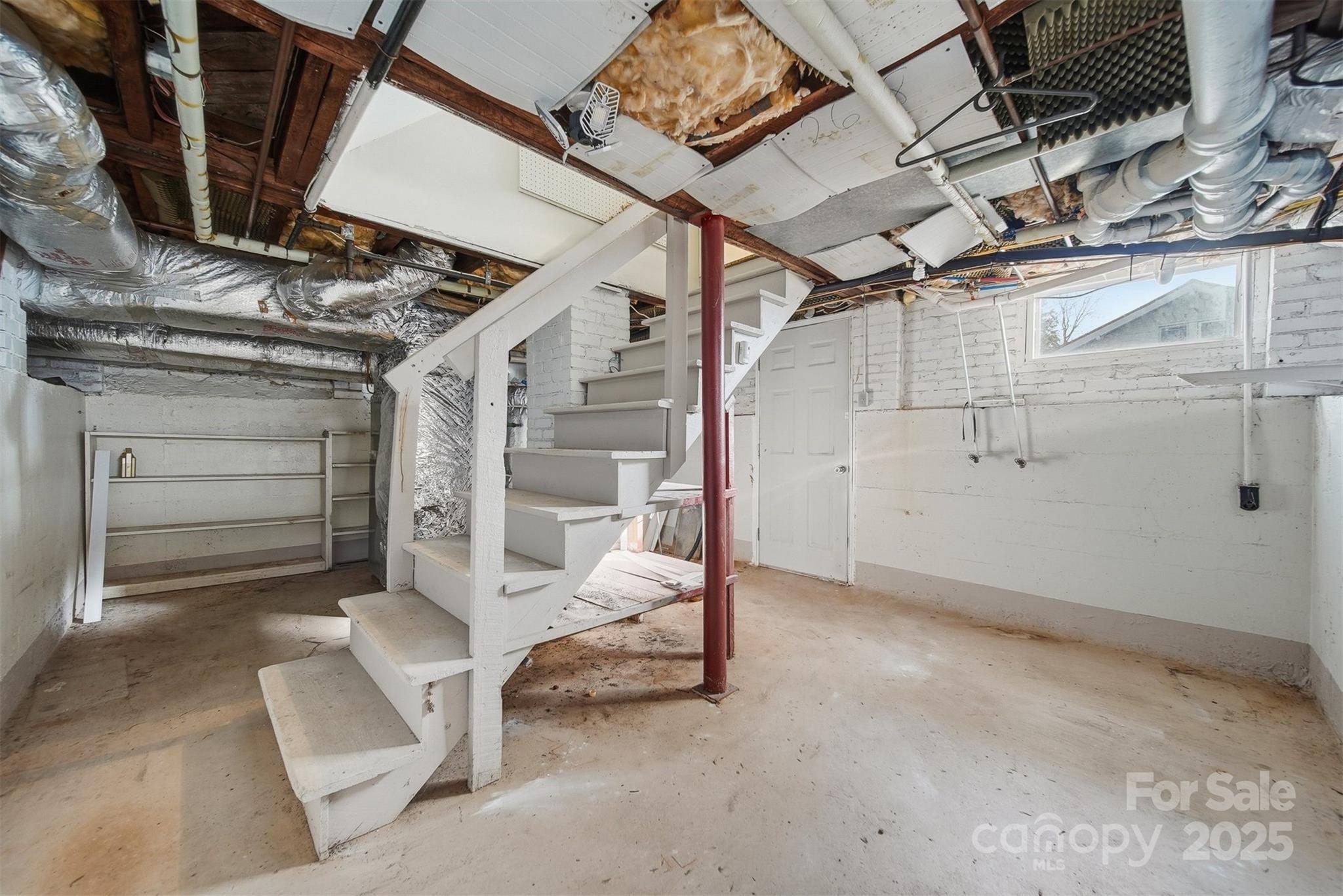 323 4th St Place Southwest Hickory, NC 28602 - Photo 26 of 32 a view of a room with wooden floor