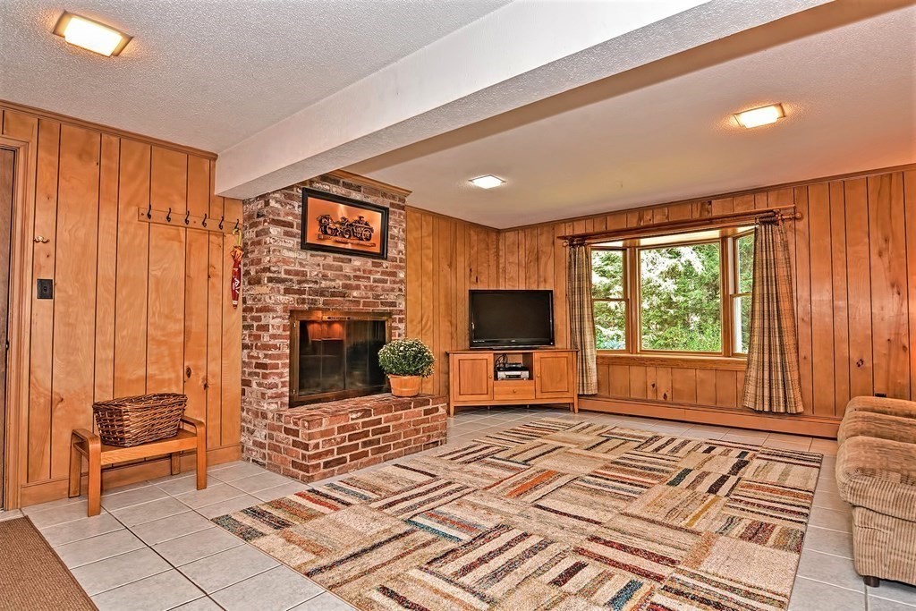 28 Alexandra Road Lynnfield, MA 01940 - Photo 16 of 42