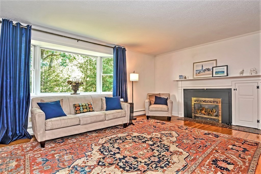 28 Alexandra Road Lynnfield, MA 01940 - Photo 4 of 42