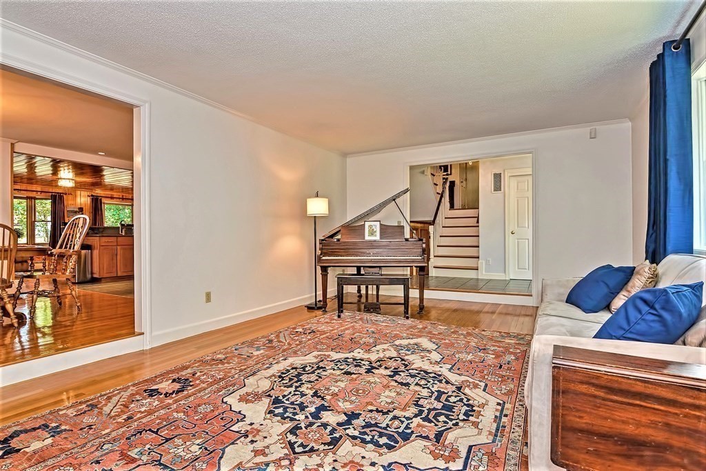 28 Alexandra Road Lynnfield, MA 01940 - Photo 5 of 42