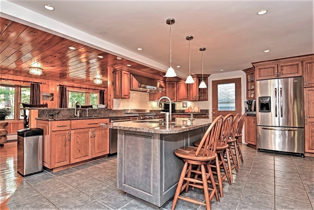 28 Alexandra Road Lynnfield, MA 01940 - Photo 9 of 42