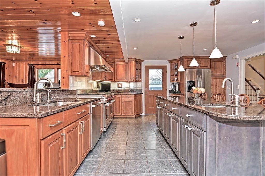 28 Alexandra Road Lynnfield, MA 01940 - Photo 10 of 42