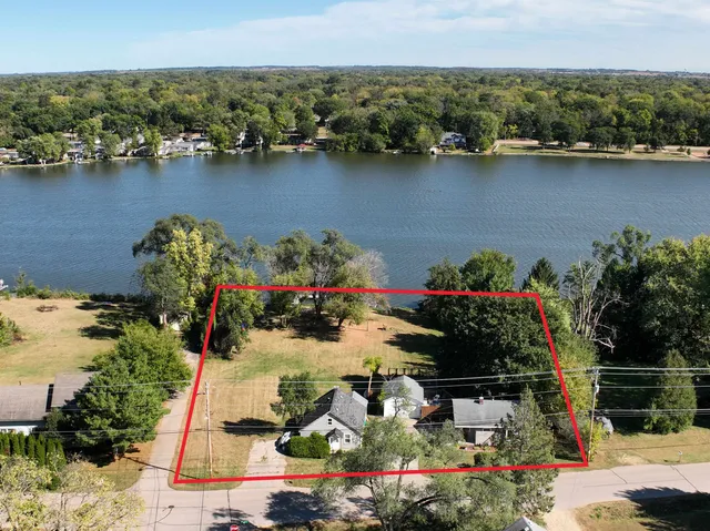 $335,000 | 1971 S Shore, Beloit, WI 53511