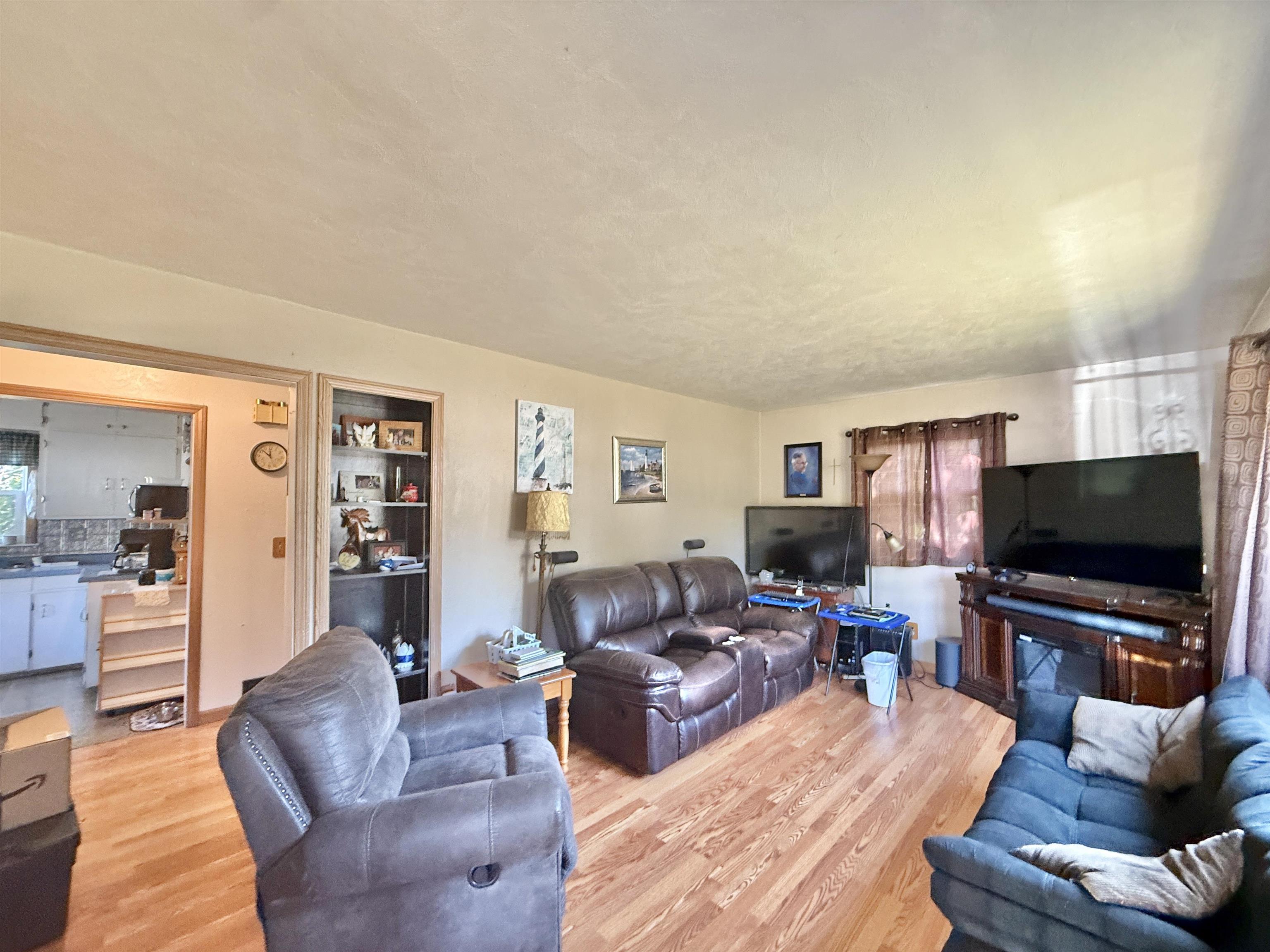 1971 S Shore Beloit, WI 53511 - Photo 21 of 34