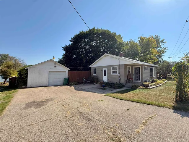 $335,000 | 1971 S Shore, Beloit, WI 53511