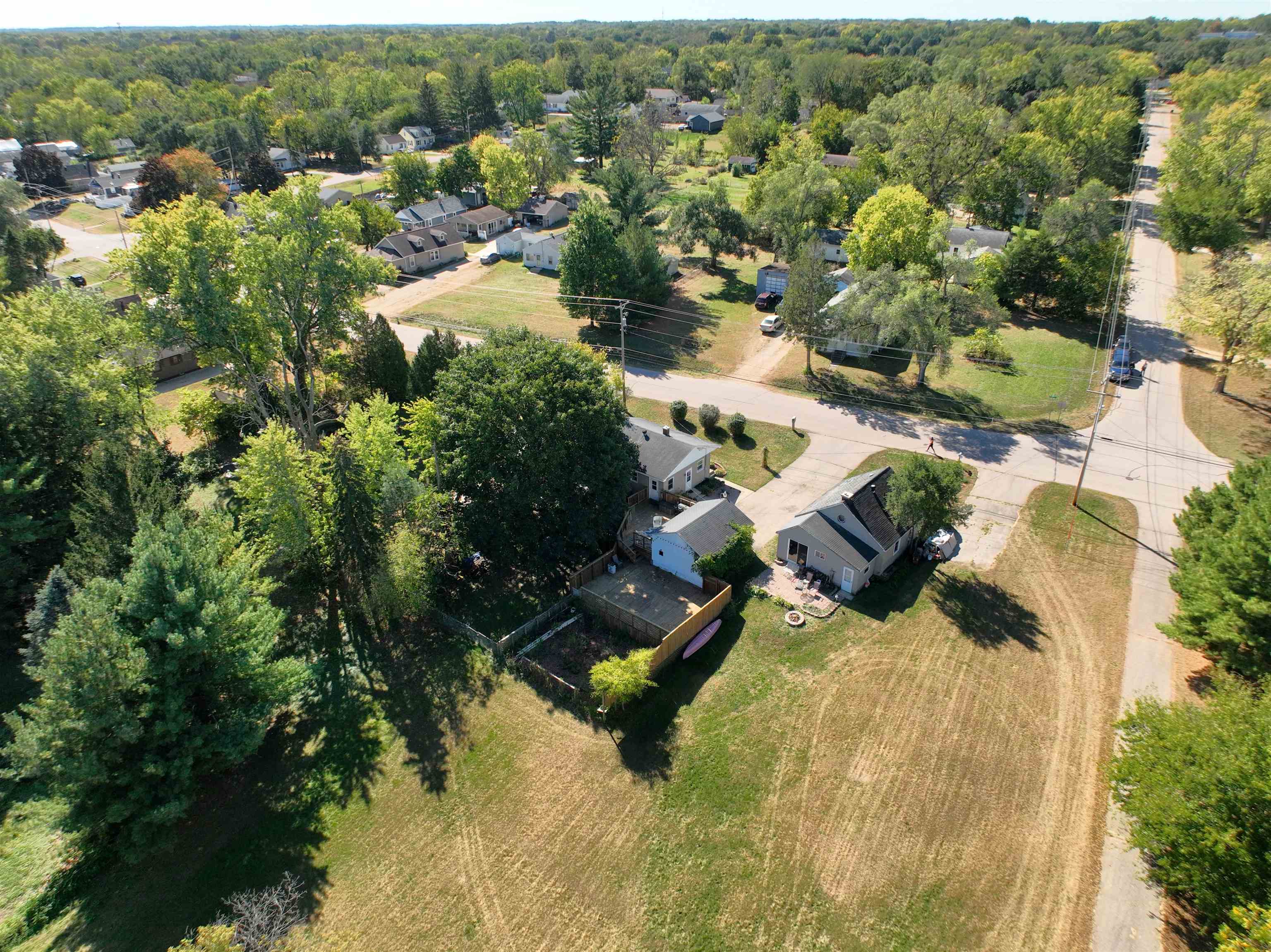 1971 S Shore Beloit, WI 53511 - Photo 6 of 34