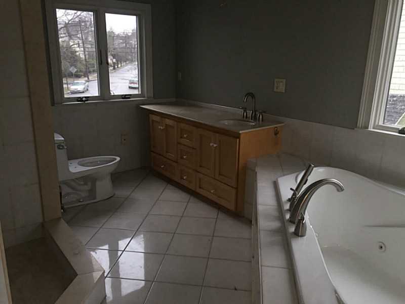 186 Rochambeau Avenue Providence, RI 02906 - Photo 8 of 10 Master Bath/Spa.