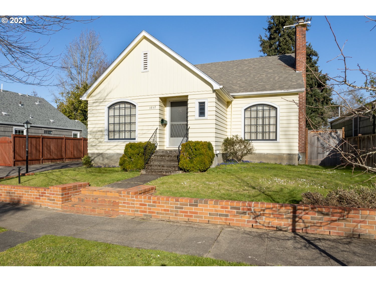 1717 Washington Street Eugene, OR 97401 - Photo 2 of 32