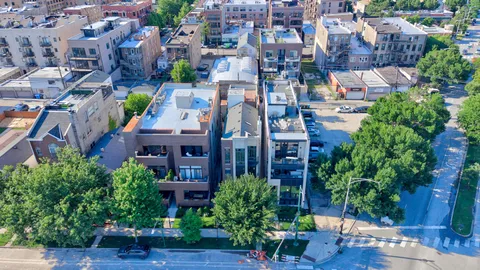 $750,000 | 1330 West Hubbard Street, Unit 2, Chicago, IL 60642