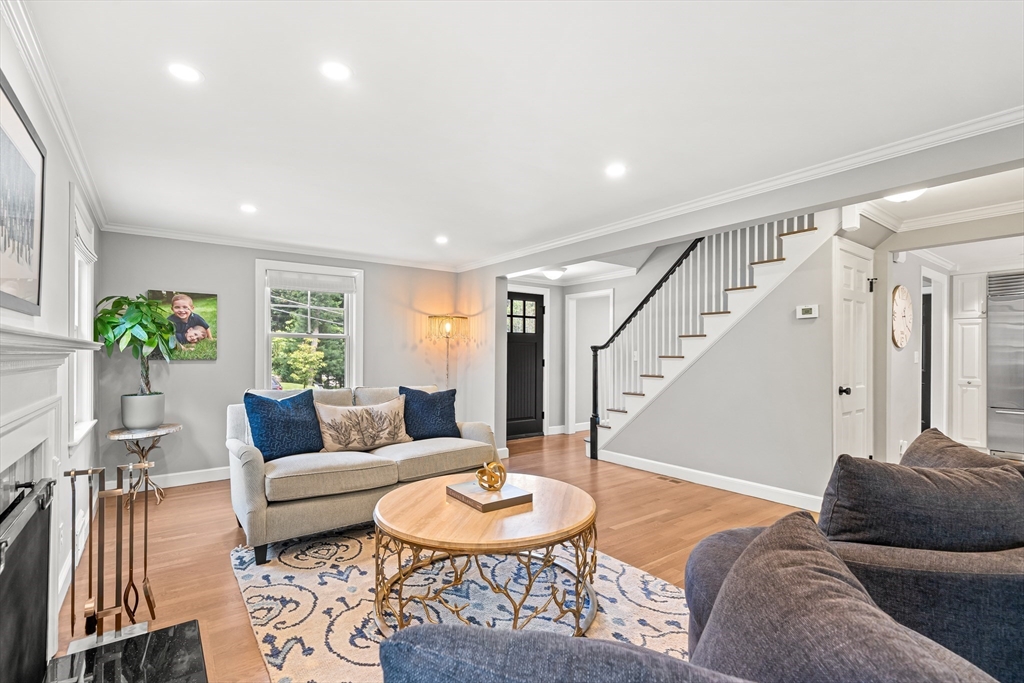 23 Northgate Road Wellesley, MA 02481 - Photo 3 of 31