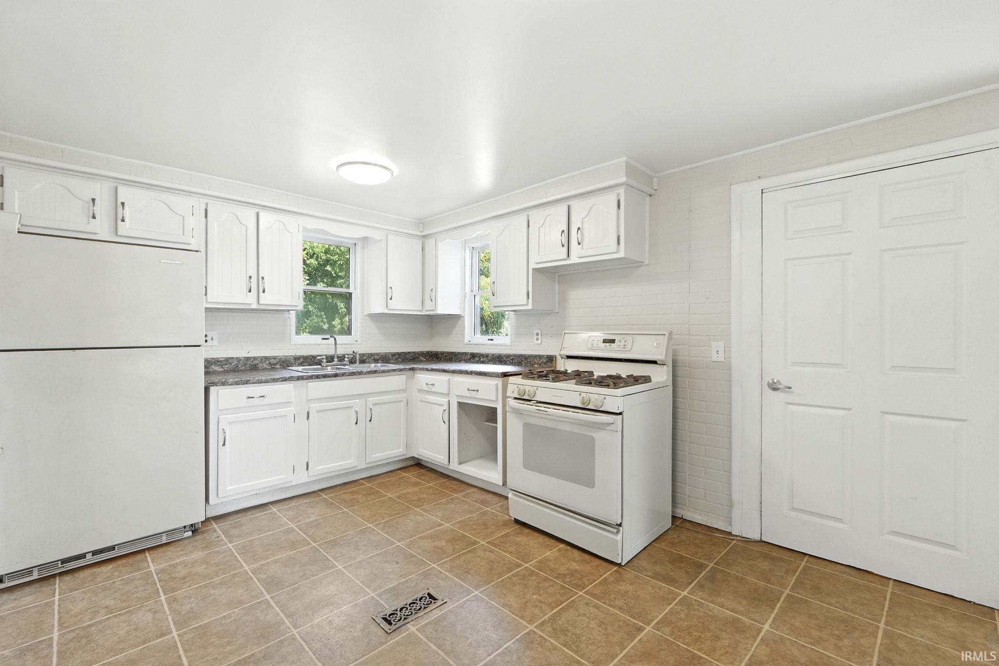 298 Front Street Rome City, IN 46784 - Photo 6 of 29