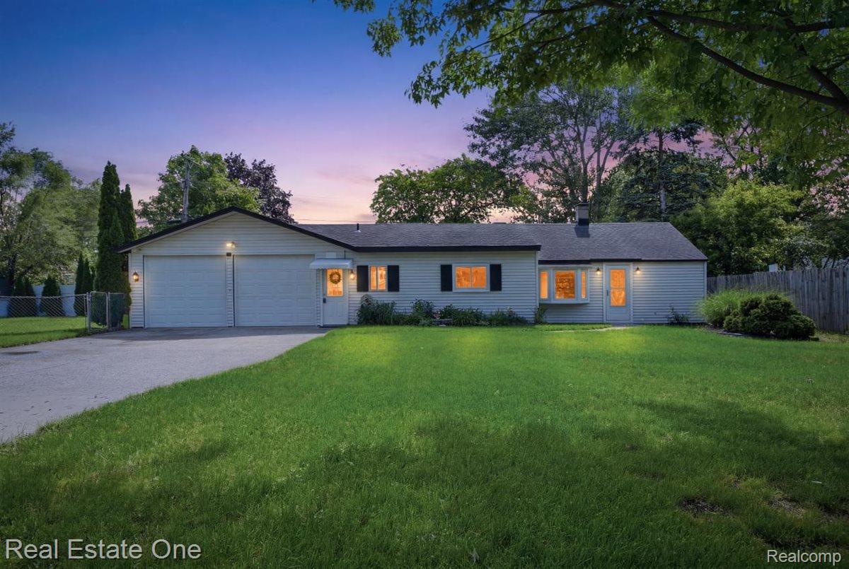 3003 Longview Avenue Rochester, MI 48307 - Photo 1 of 35 32-IMG_1550_twilight_31aaafa2.jpg