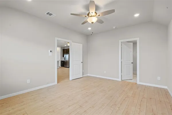 an empty room with fan and a ceiling fan