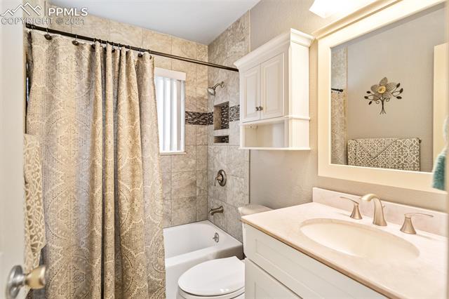 4629 Ridgeglen Road Colorado Springs, CO 80918 - Photo 13 of 26