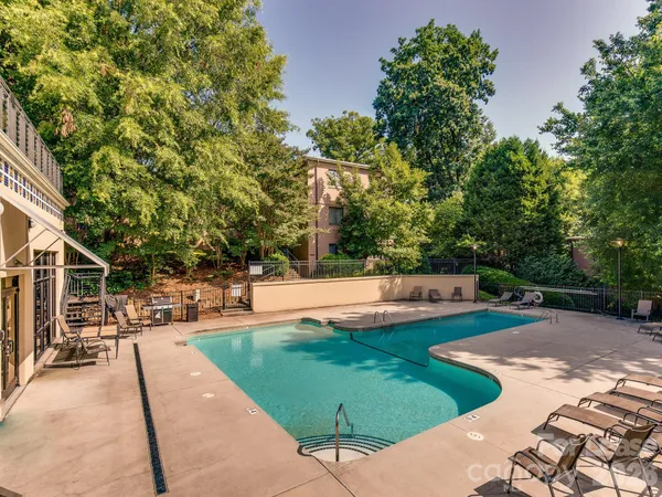 $1,600 | 227 North Dotger Avenue, Charlotte, NC 28207