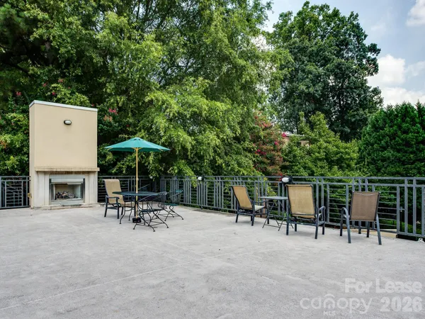 $1,600 | 227 North Dotger Avenue, Charlotte, NC 28207