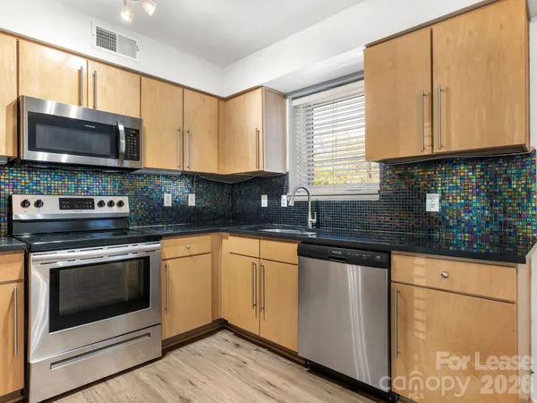 $1,600 | 227 North Dotger Avenue, Charlotte, NC 28207