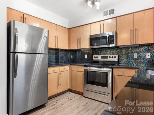 $1,600 | 227 North Dotger Avenue, Charlotte, NC 28207