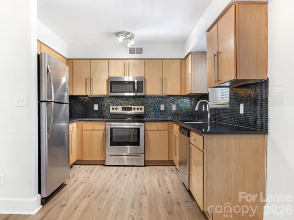 $1,600 | 227 North Dotger Avenue, Charlotte, NC 28207