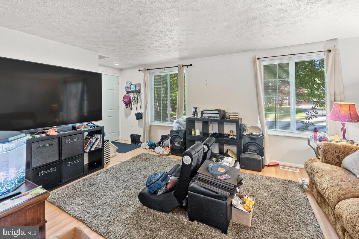 334 Heather Ridge Drive Frederick, MD 21702 - Photo 4 of 12 Gallery Image 4