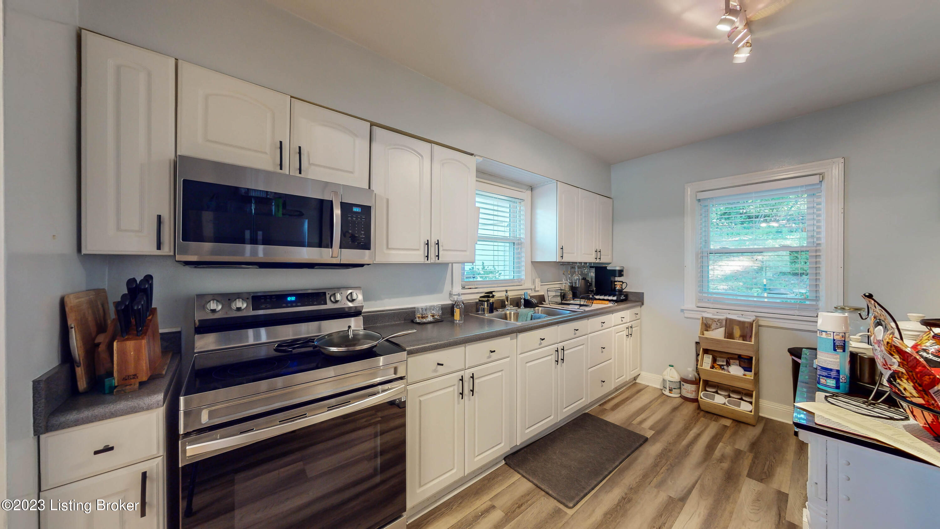 5343 New Cut Road Louisville, KY 40214 - Photo 17 of 32 Kitchen
