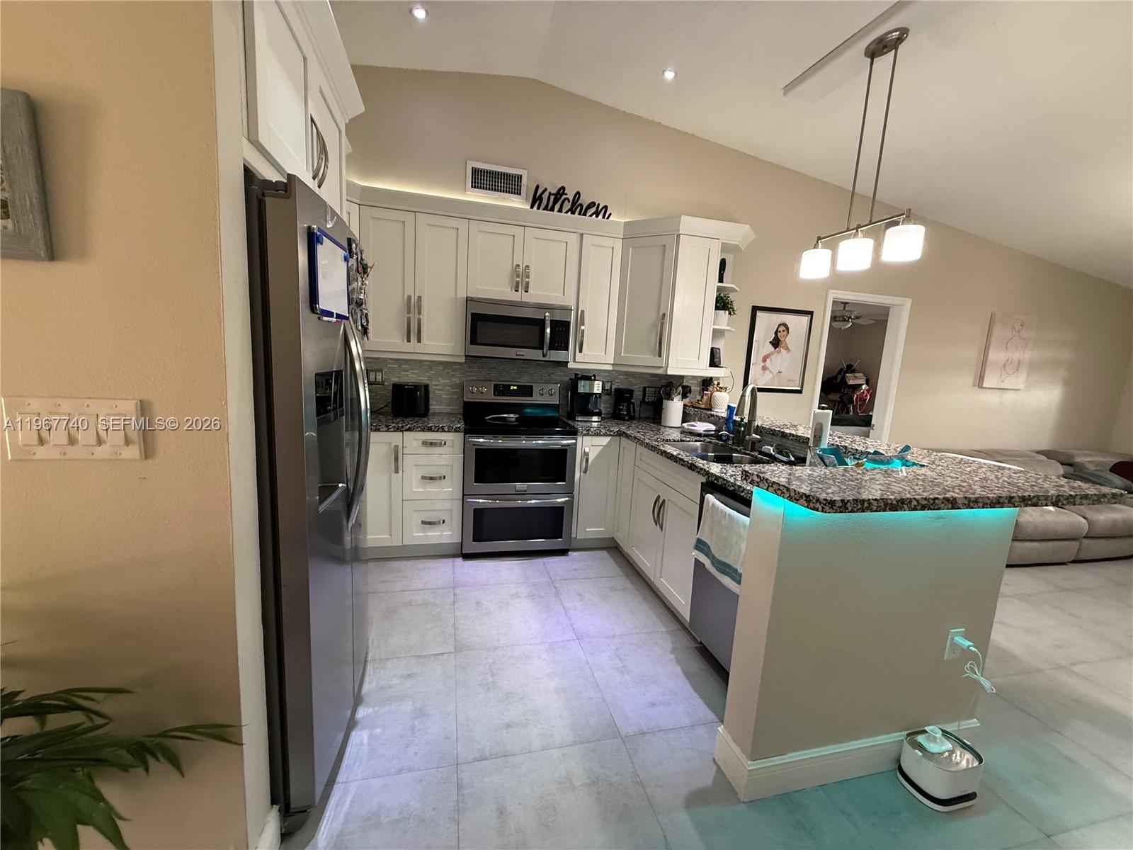 1312 Southwest 135th Place Miami, FL 33184 - Photo 4 of 14