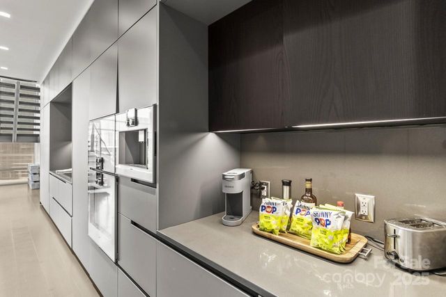 $1,925,000 | 435 South Tryon Street, Unit 901, Charlotte, NC 28202