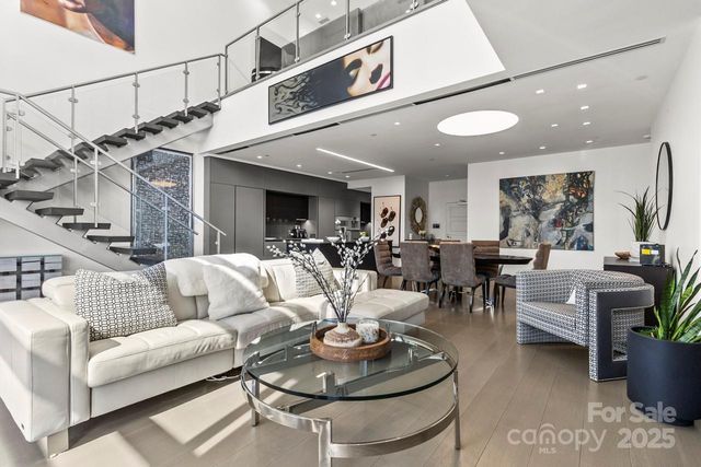 $1,925,000 | 435 South Tryon Street, Unit 901, Charlotte, NC 28202