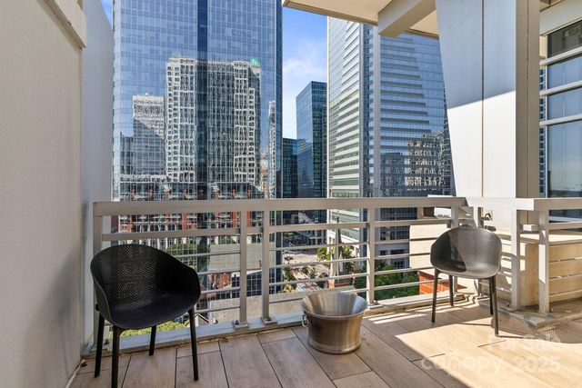 $1,925,000 | 435 South Tryon Street, Unit 901, Charlotte, NC 28202