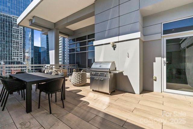 $1,925,000 | 435 South Tryon Street, Unit 901, Charlotte, NC 28202