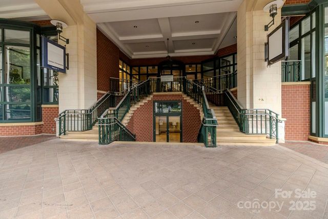 $1,925,000 | 435 South Tryon Street, Unit 901, Charlotte, NC 28202