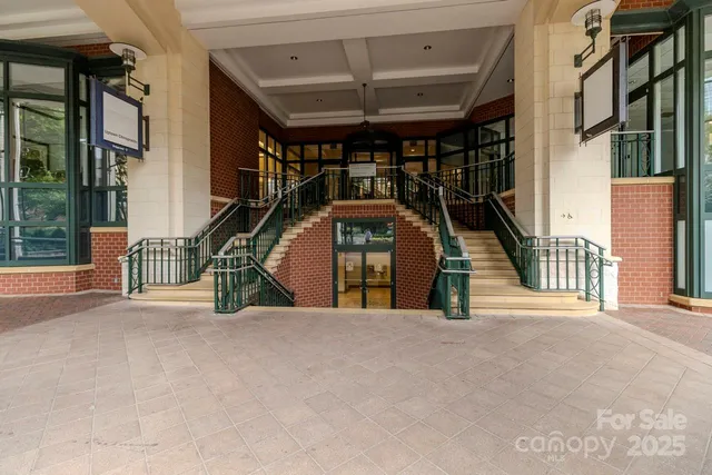 $1,975,000 | 435 South Tryon Street, Unit 901, Charlotte, NC 28202
