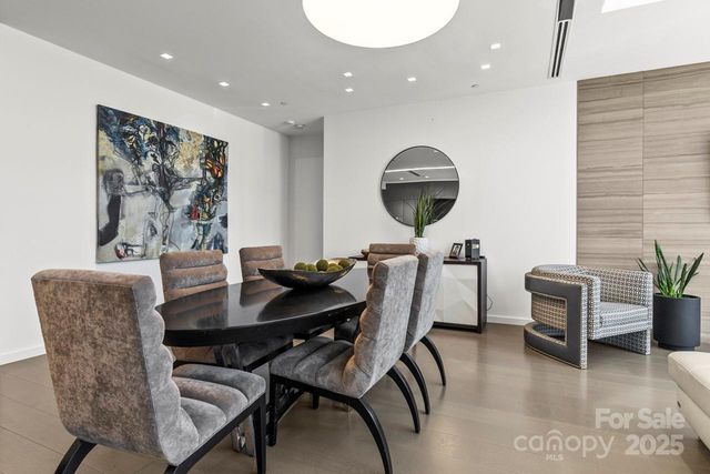 $1,925,000 | 435 South Tryon Street, Unit 901, Charlotte, NC 28202