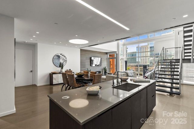 $1,925,000 | 435 South Tryon Street, Unit 901, Charlotte, NC 28202