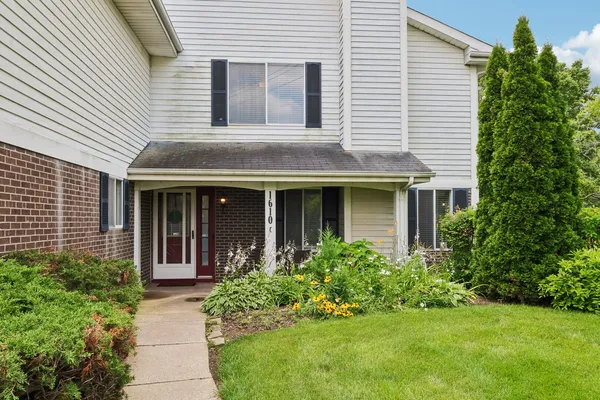 $295,000 | 1610 Durham Court, Unit C, Darien, IL 60561