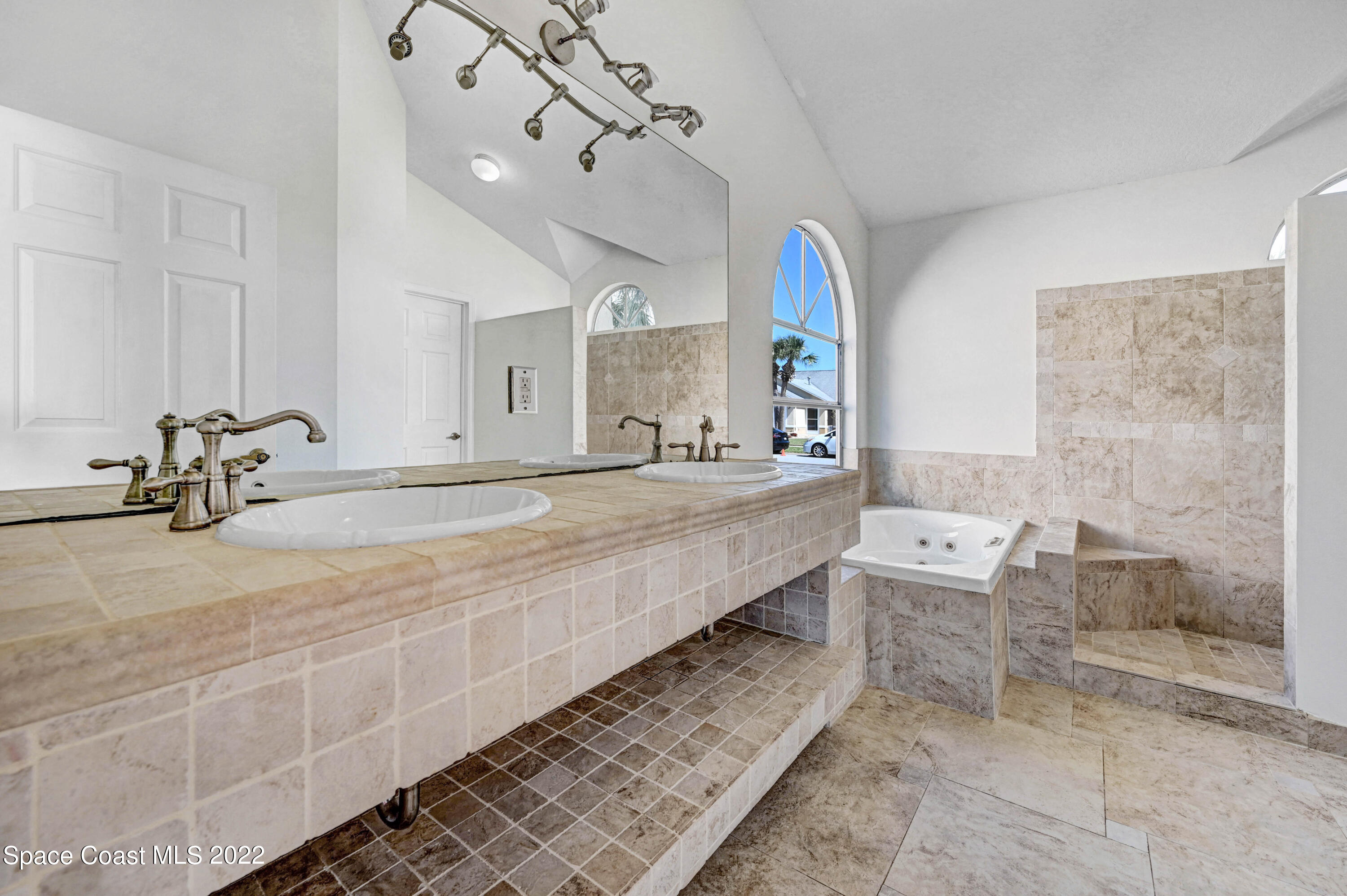 930 Turtle Pond Way Melbourne, FL 32940 - Photo 29 of 56 Master Bedroom Bath