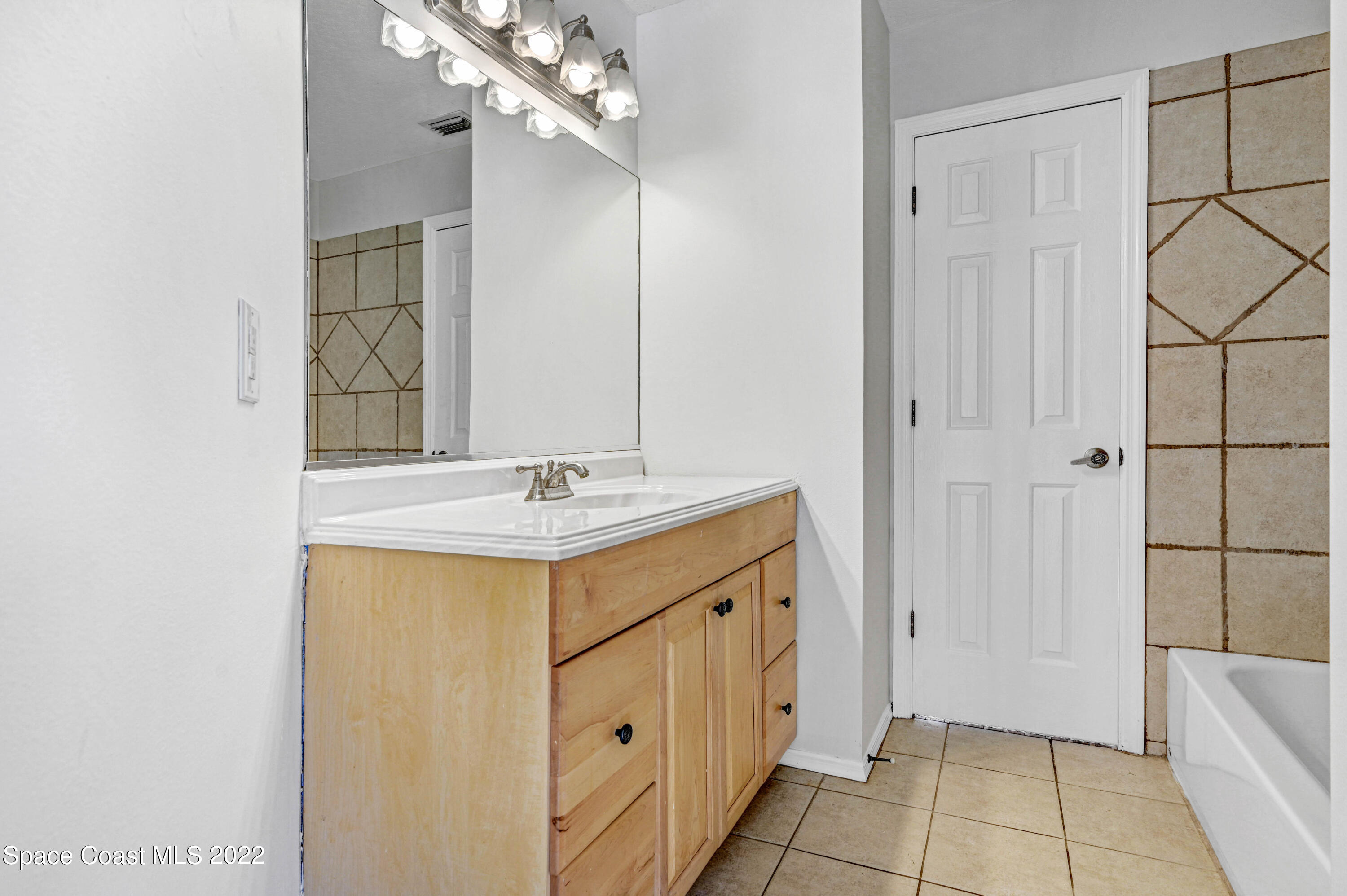 930 Turtle Pond Way Melbourne, FL 32940 - Photo 35 of 56 a bathroom with a sink a mirror and a shower
