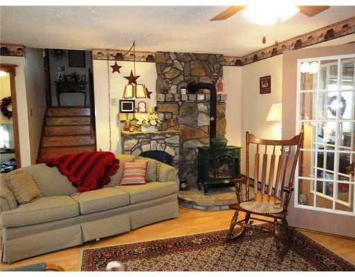 154 Old Lisbon Road Lewiston, ME 04240 - Photo 5 of 17 Living Room.