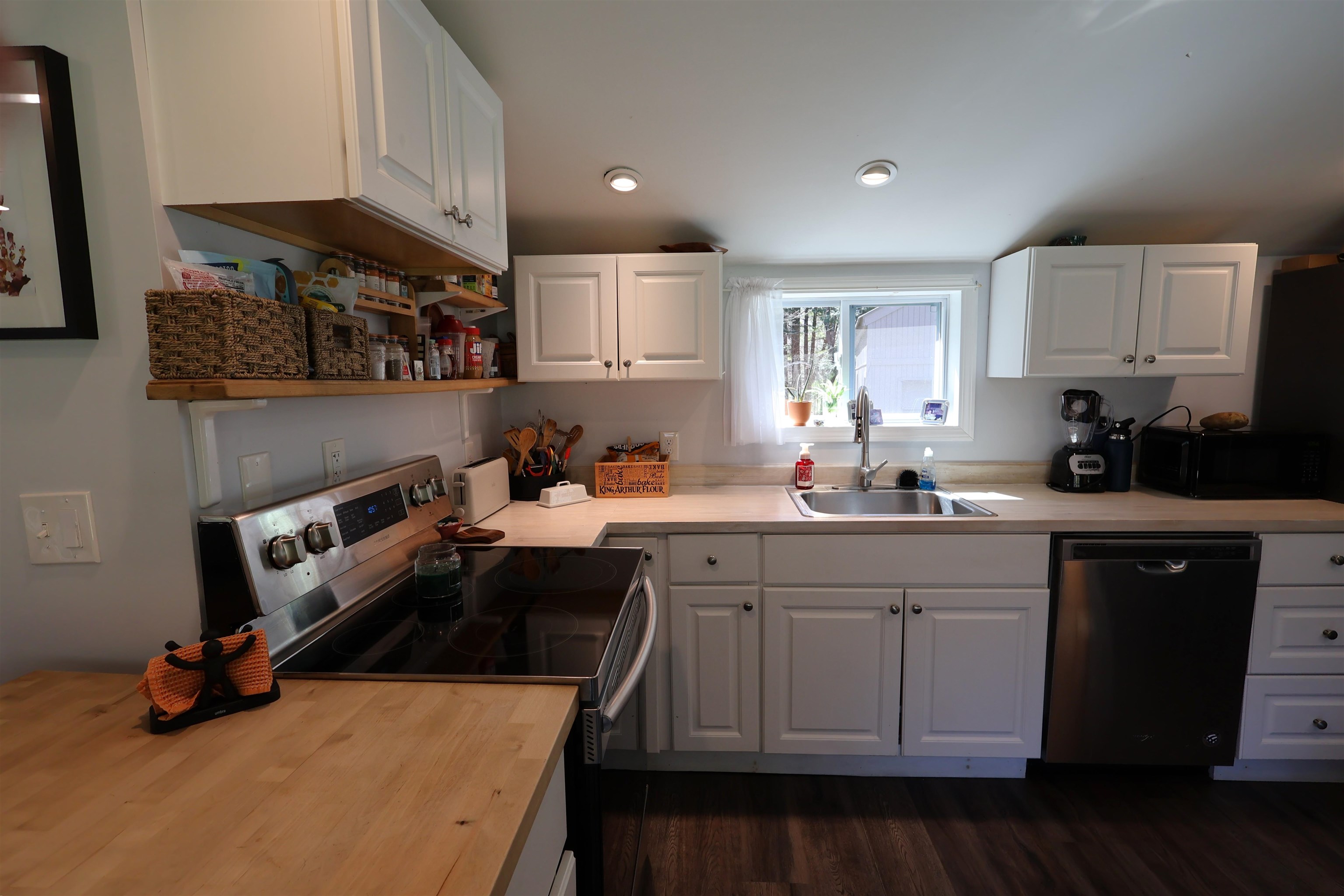 1013 Jericho Road Hartford, VT 05001 - Photo 27 of 55
