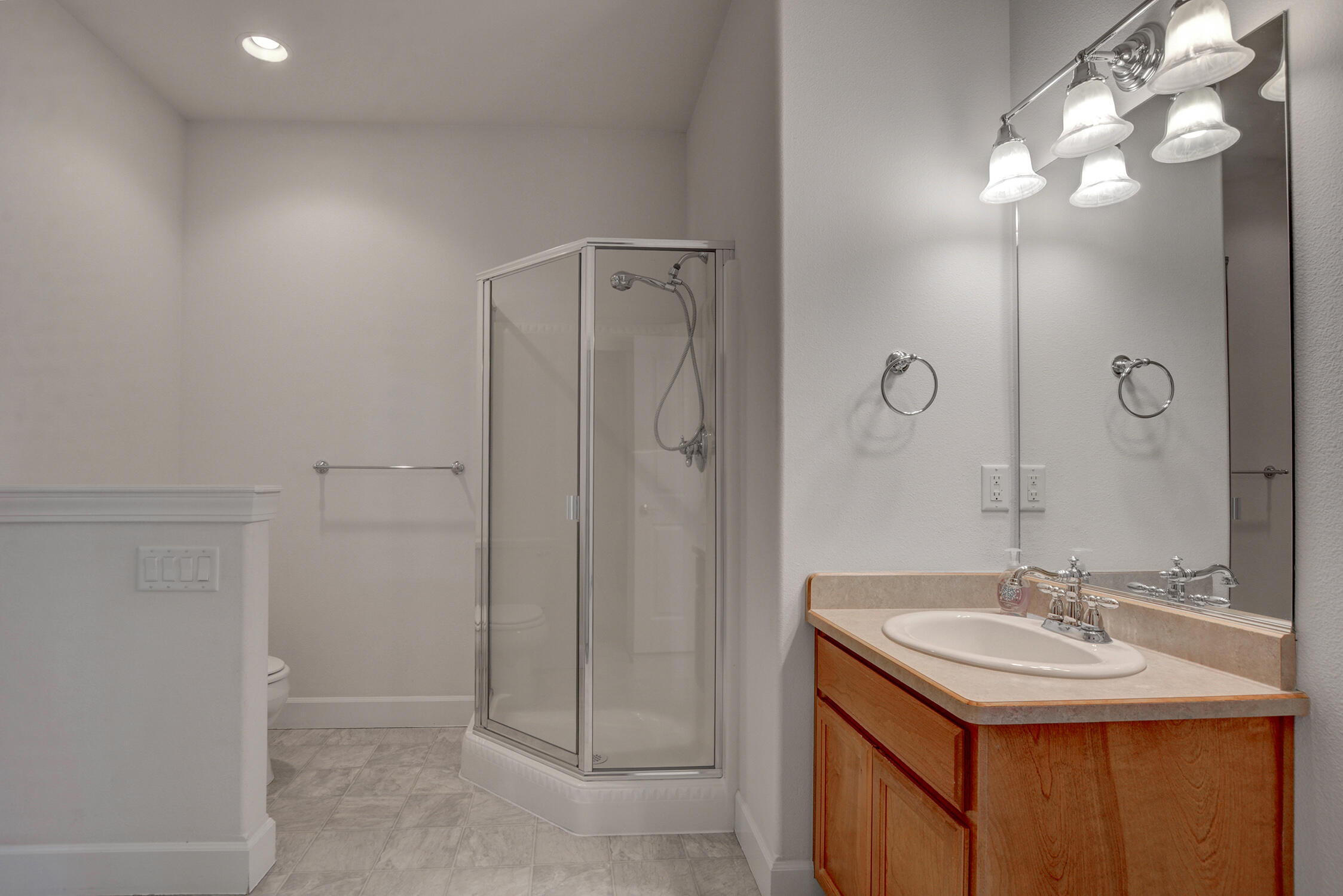 108 Sandridge Way Eagle Point, OR 97524 - Photo 37 of 55 DSC_6428_29_30Interior Custom Settings