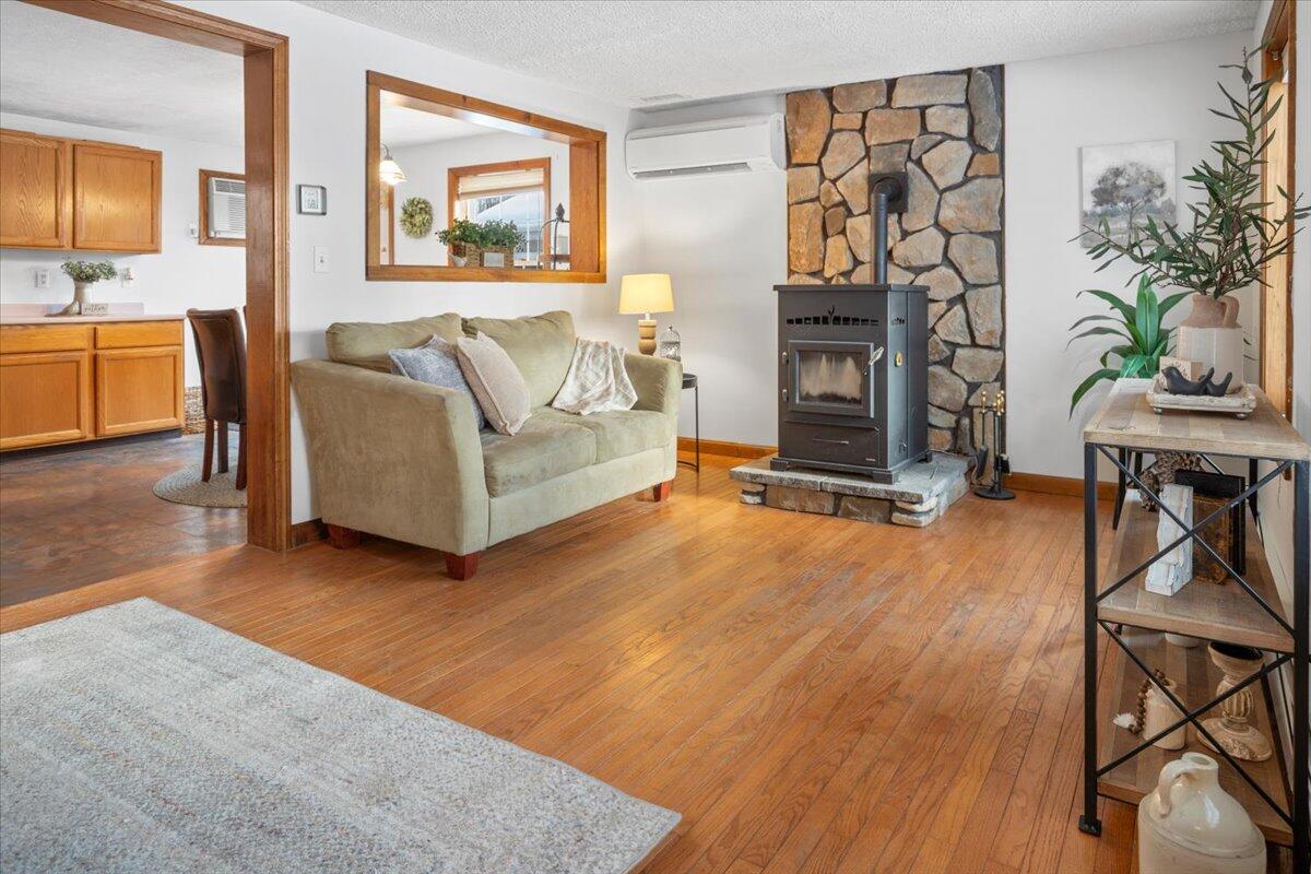 457 Fletcher Road Auburn, ME 04210 - Photo 5 of 44 Living Room Entry 1