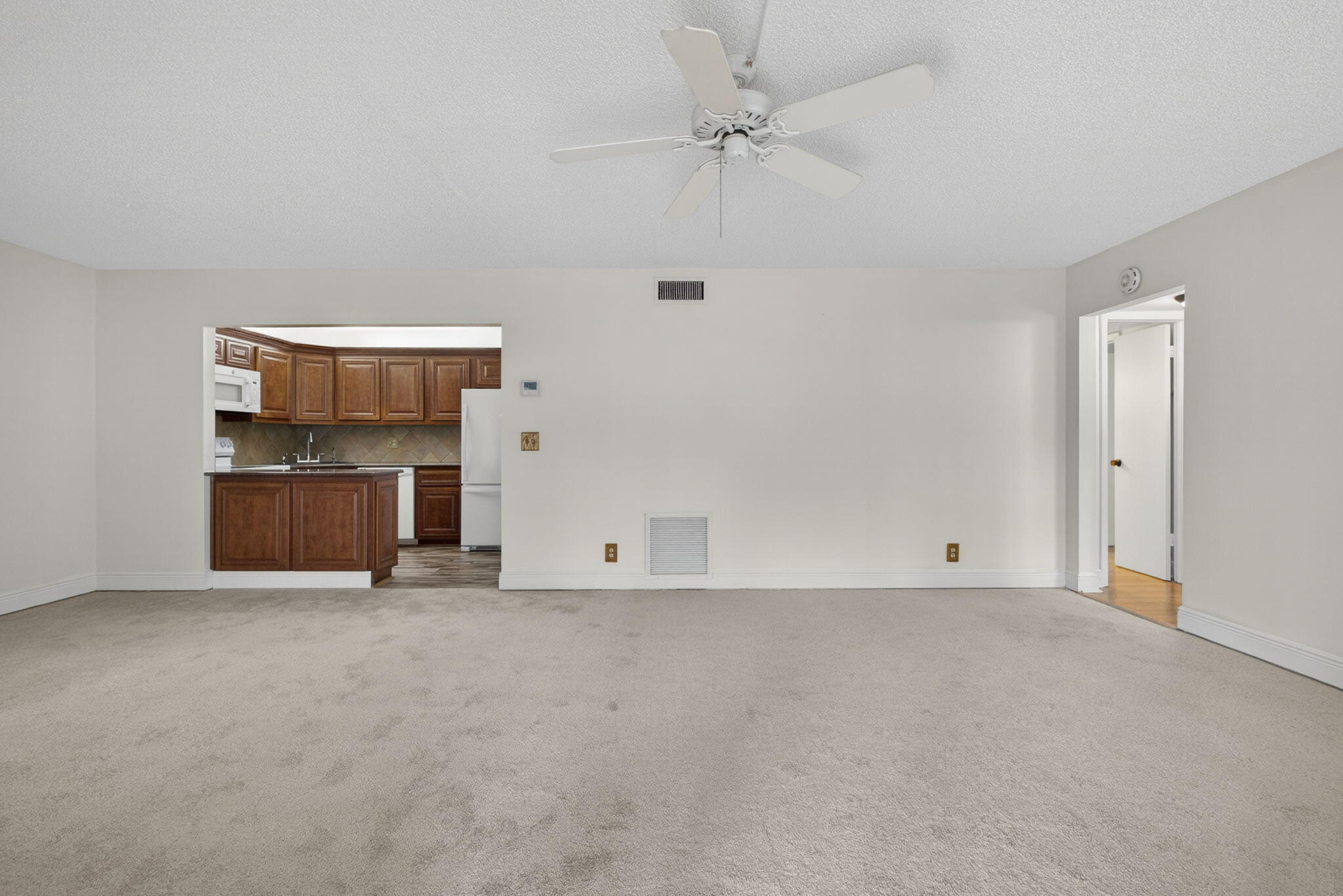 315 Pine Ridge Circle, Unit D1 Greenacres, FL 33463 - Photo 10 of 43 10-web-or-mls-BS1A5027