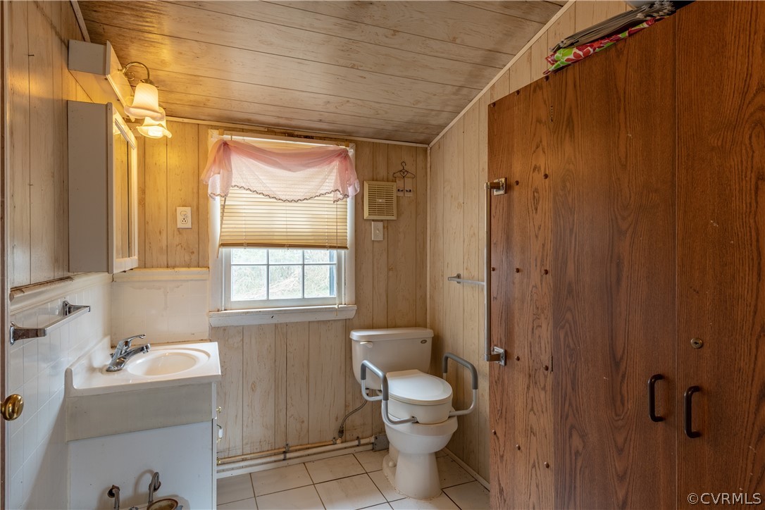 1457 Nutbush Road Victoria, VA 23974 - Photo 7 of 33 a bathroom with a granite countertop sink toilet and shower
