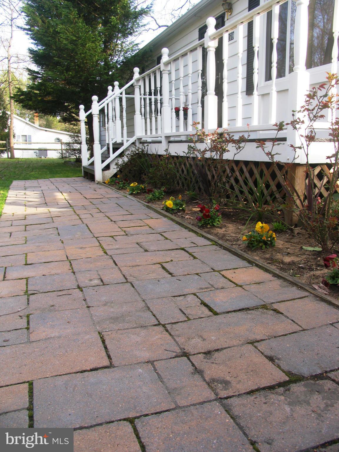 179 Ryan Road Pasadena, MD 21122 - Photo 2 of 30 Lovely walkway