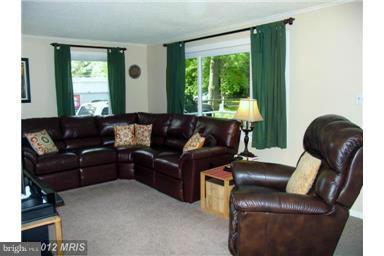 179 Ryan Road Pasadena, MD 21122 - Photo 13 of 30 Bright Open Living Room
