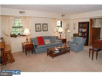 160 Riversedge Drive Jeffersonville, PA 19403 - Photo 3 of 8 Living Room